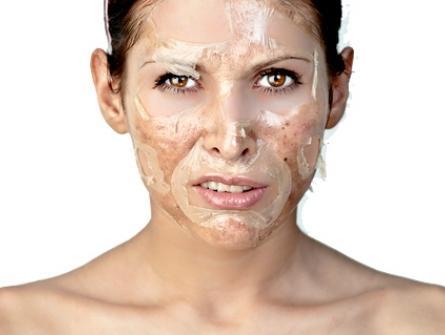 Δέρμα: Οι κίνδυνοι από τα λάθη στην απολέπιση