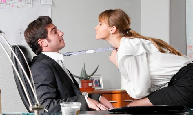 Σε ποιες δουλειές οι εργαζόμενοι έχουν τις πιο… στενές σχέσεις