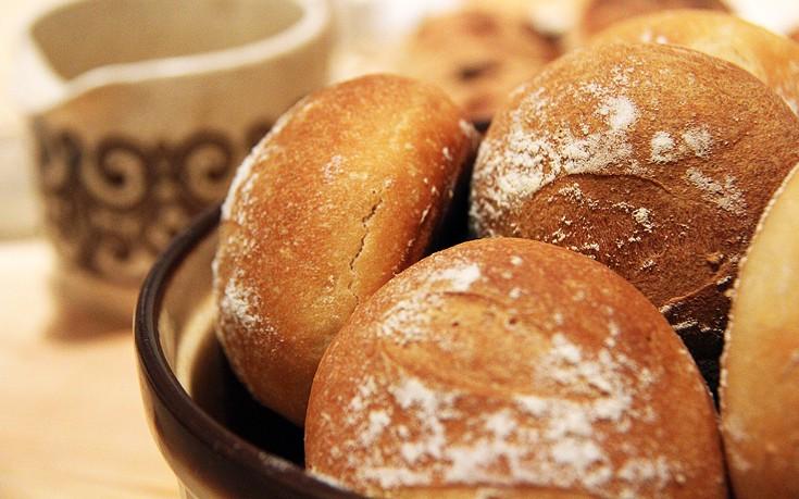 Πώς να διατηρήσετε το ψωμί φρέσκο στην ψωμιέρα
