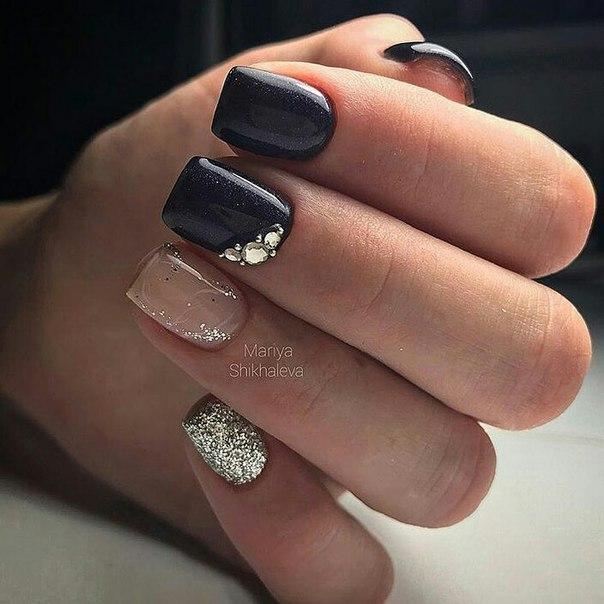 σχέδια νυχιών με στρας