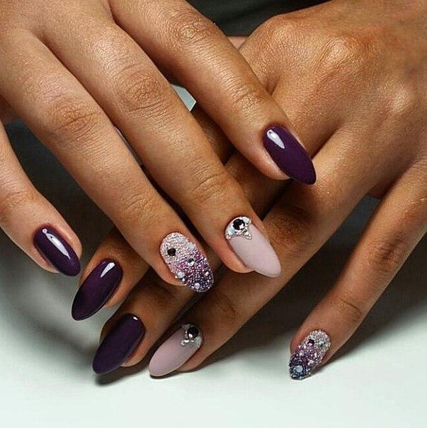 σχέδια νυχιών με στρας