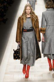 Fendi+Fall+2017+22rPJTqlMT5l Τι να φορέσω τις γιορτές
