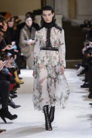 Giambattista+Valli+Fall+2017+oTnLloiuvFql Τι να φορέσω τα Χριστούγεννα