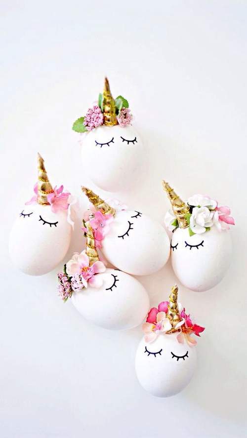 βαψιμο πασχαλινων αυγων για παιδια