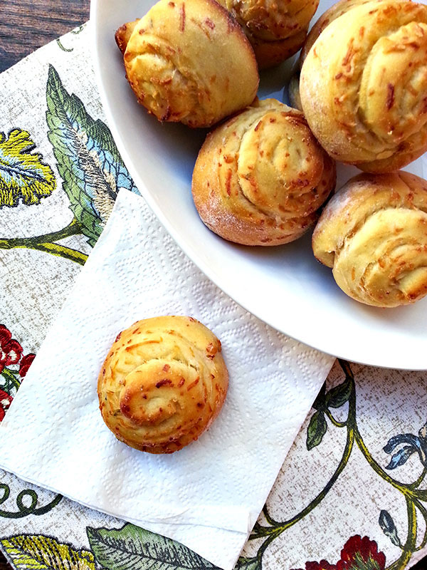 Ρολάκια με παρμεζάνα και θυμάρι