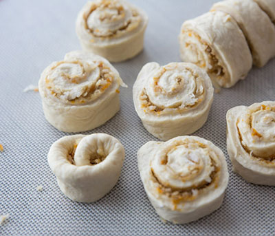 Ρολάκια με παρμεζάνα και θυμάρι