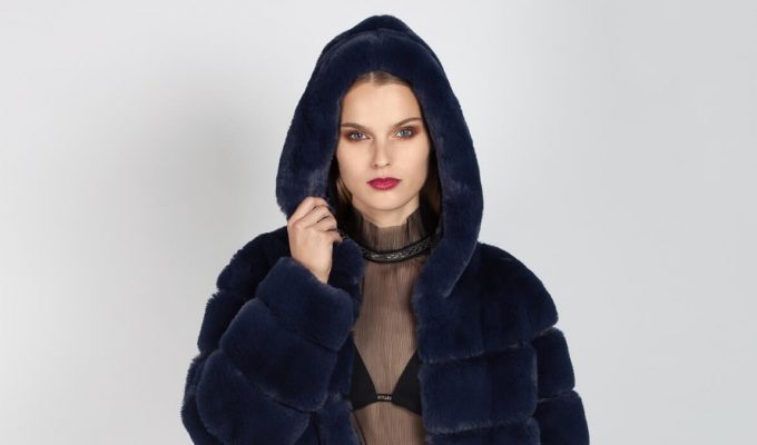 Μπλε Παλτό από Οικολογική Γούνα με Κουκούλα