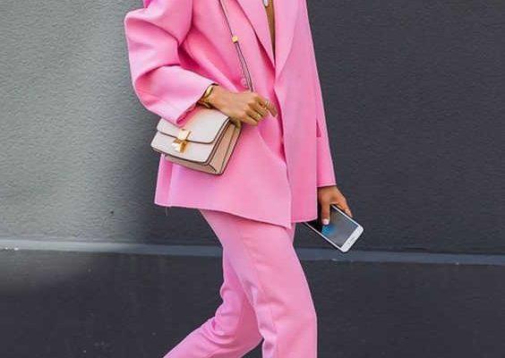 street style 2021 με sneakers άνοιξη