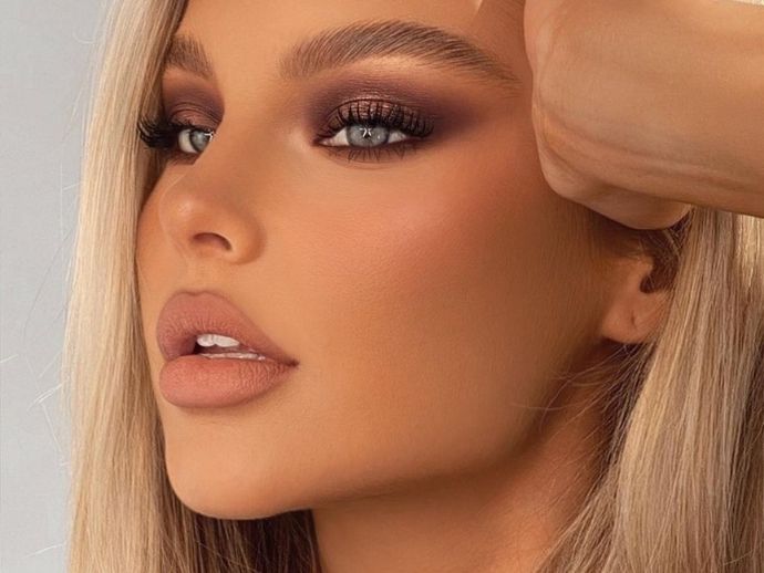 Μακιγιάζ ρεβεγιόν 2022 σε απαλούς τόνους
