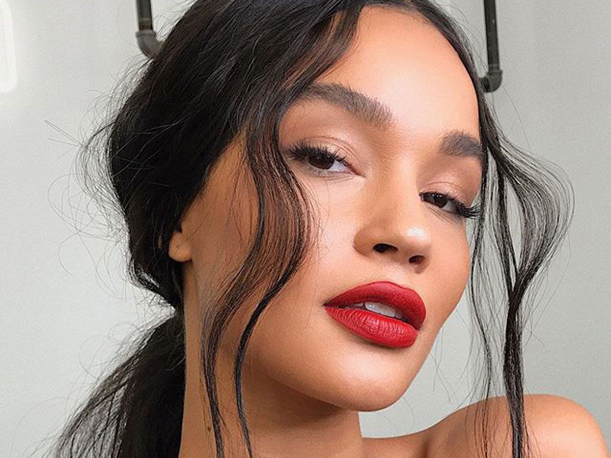 χτενίσματα ρεβεγιόν 2022