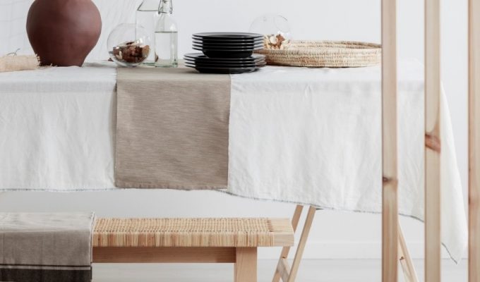 Ανανεώστε τη διακόσμηση κουζίνα με τραπεζομάντηλα και σουπλά