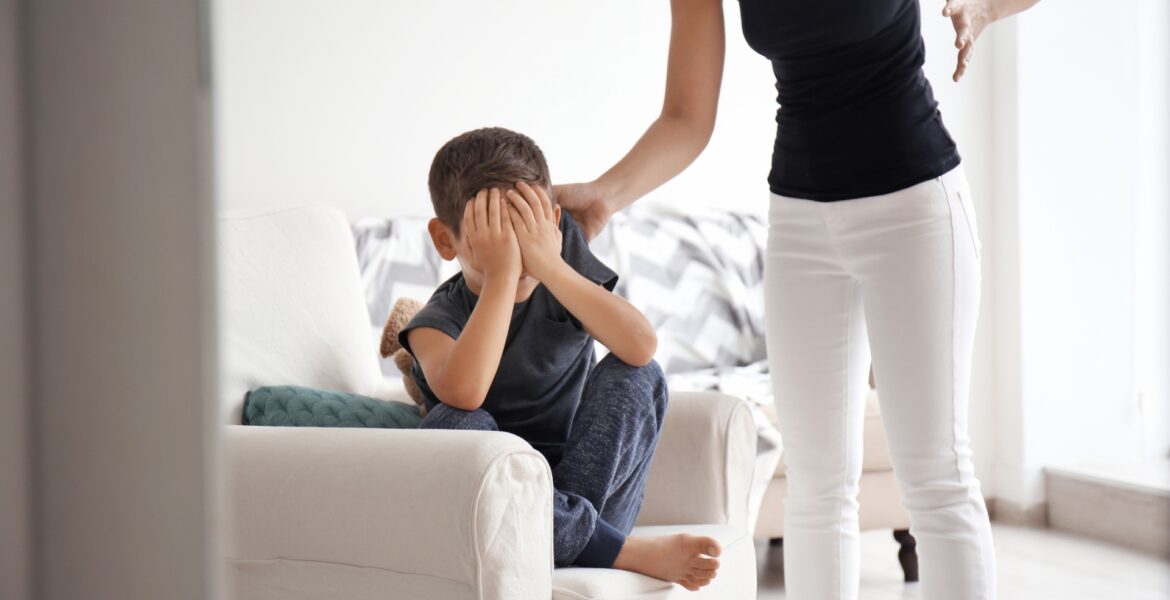 Τι να κάνεις όταν ο γιος βρίζει τη μάνα του