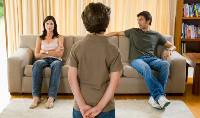 Τι να κάνετε όταν το παιδί βρίζει τους γονείς