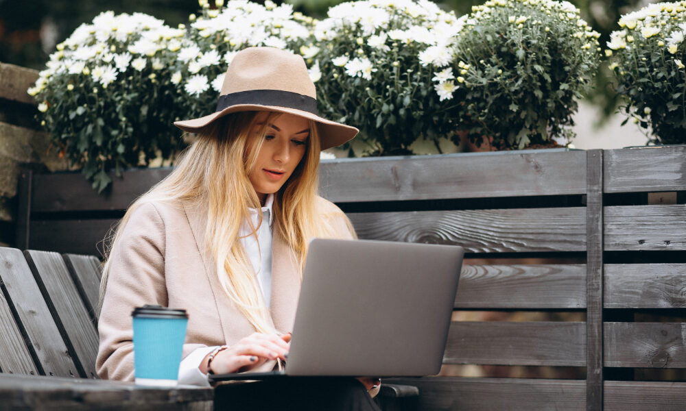 Δουλειά από το σπίτι ή όπου σε ευχαριστεί: Τρόποι που θα την κάνουν ευκολότερη