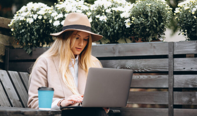 Δουλειά από το σπίτι ή όπου σε ευχαριστεί: Τρόποι που θα την κάνουν ευκολότερη